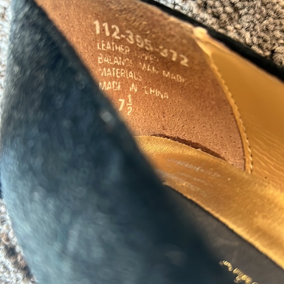 Vintage Colin Stuart black suede gold accent buckle loafer style heels pumps 7.5 - Picture 9 of 16